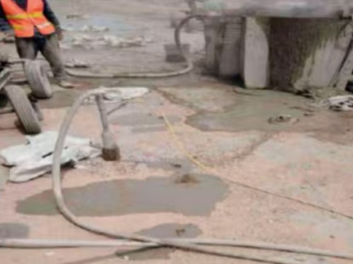 南召水泥混凝土路面板底注浆技术 路面脱空注浆整治方案